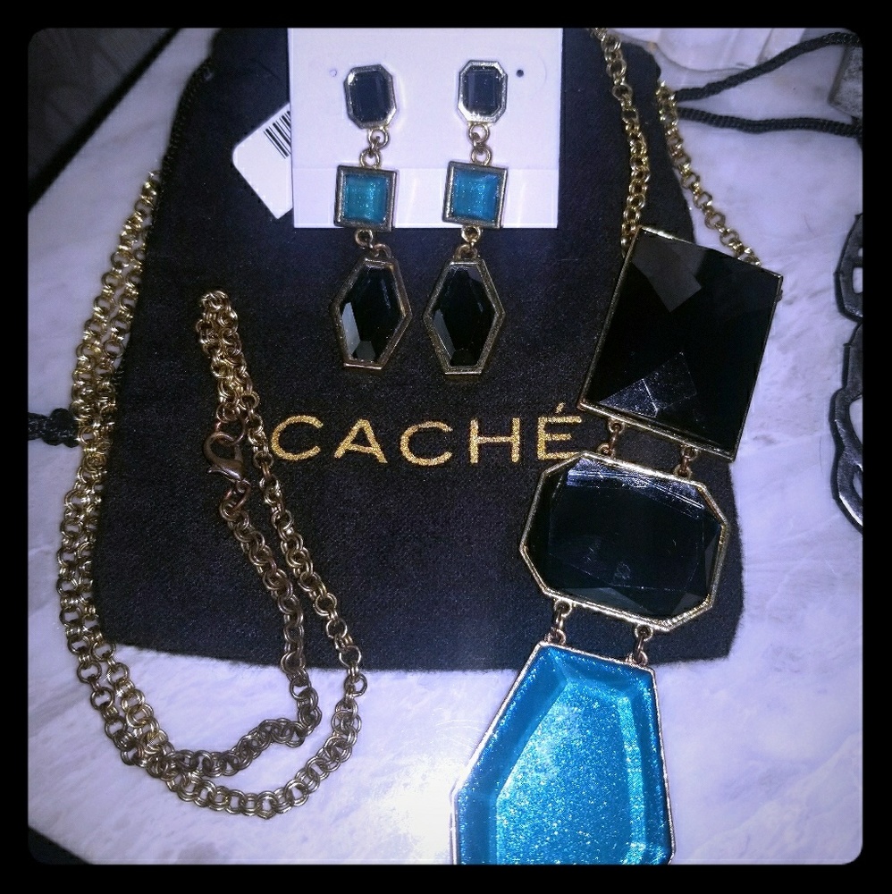 Caché necklace/earring set